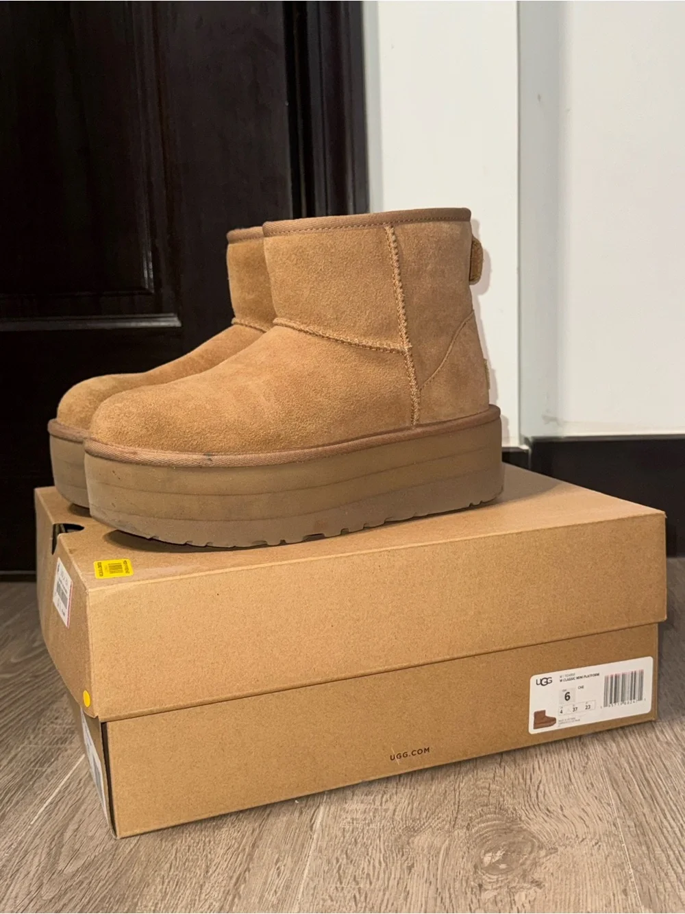 UGG Women's Classic Mini Platform Boot, Chestnut